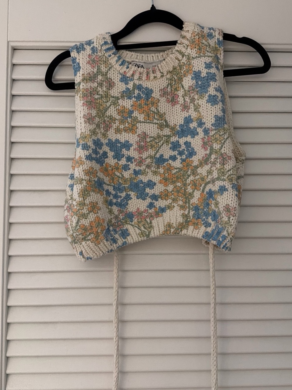 Zara Floral Cropped Knit Tank Top in Cream with Multicolor Flowers